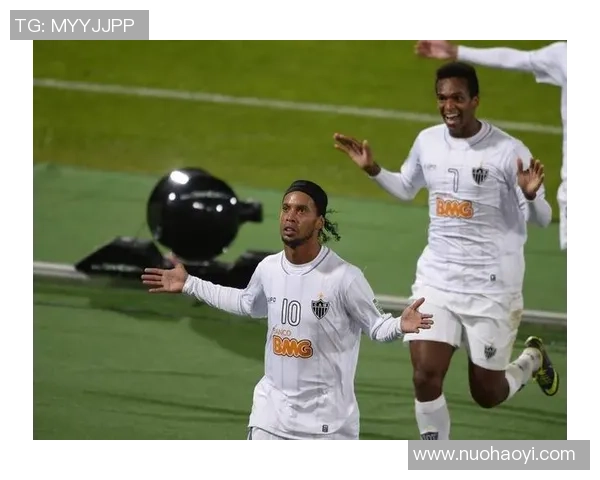 以爱为驱动力夜店狂欢的现役足球球星探索魅力与激情的双重生活 以爱为驱动力夜店狂欢的现役足球球星探索魅力与激情的双重生活