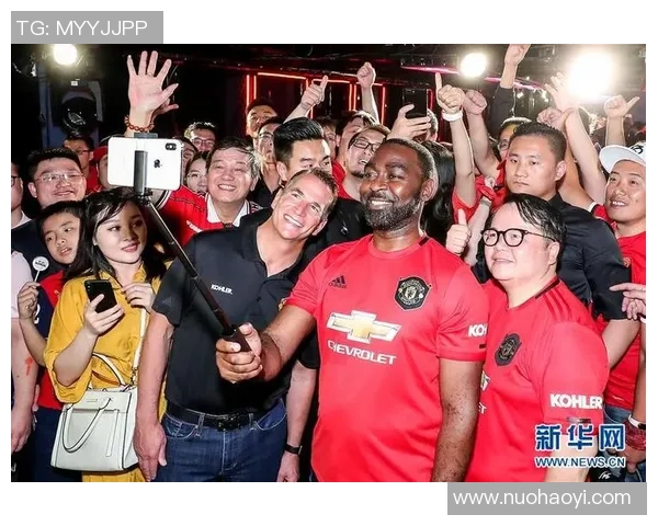 全球顶级足球签名球星全解析与球迷互动盛况回顾 全球顶级足球签名球星全解析与球迷互动盛况回顾