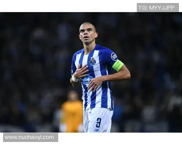 崛起中的足球年轻中场球星正逐渐成为球队未来的核心与希望 崛起中的足球年轻中场球星正逐渐成为球队未来的核心与希望