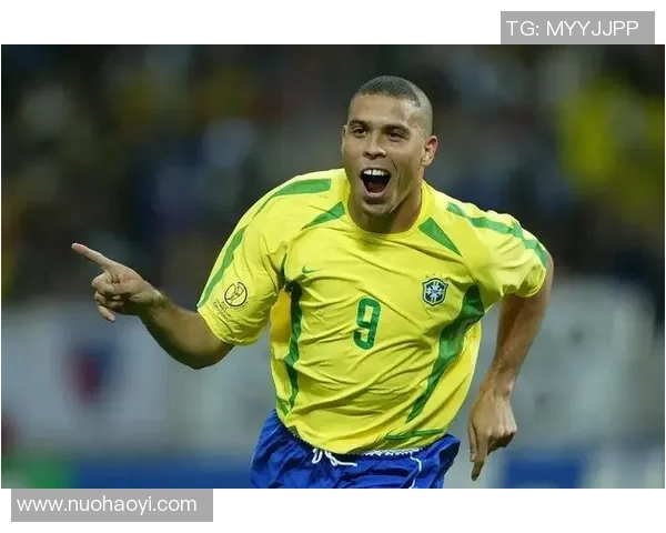 当足球巨星在赛场上突然发呆时观众的欢笑与紧张情绪瞬间交织 当足球巨星在赛场上突然发呆时观众的欢笑与紧张情绪瞬间交织