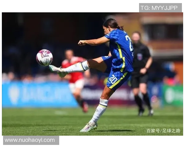 足球球星多样化射门技巧解析全面提升进攻效率的关键秘诀 足球球星多样化射门技巧解析全面提升进攻效率的关键秘诀