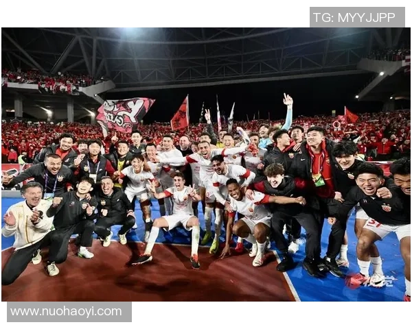 足球球星激情庆祝瞬间精彩回顾 展现胜利背后的力量与坚持